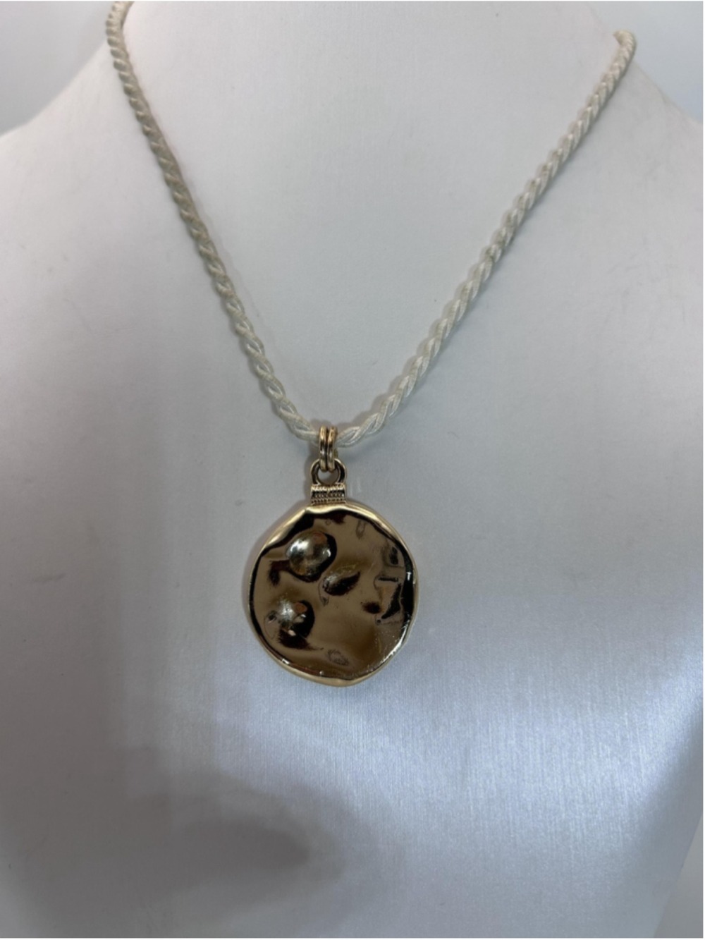 Necklace Gold Tone Hammered Disc Pendant White Cord Lobster Clasp 18 In - Picture 2 of 7